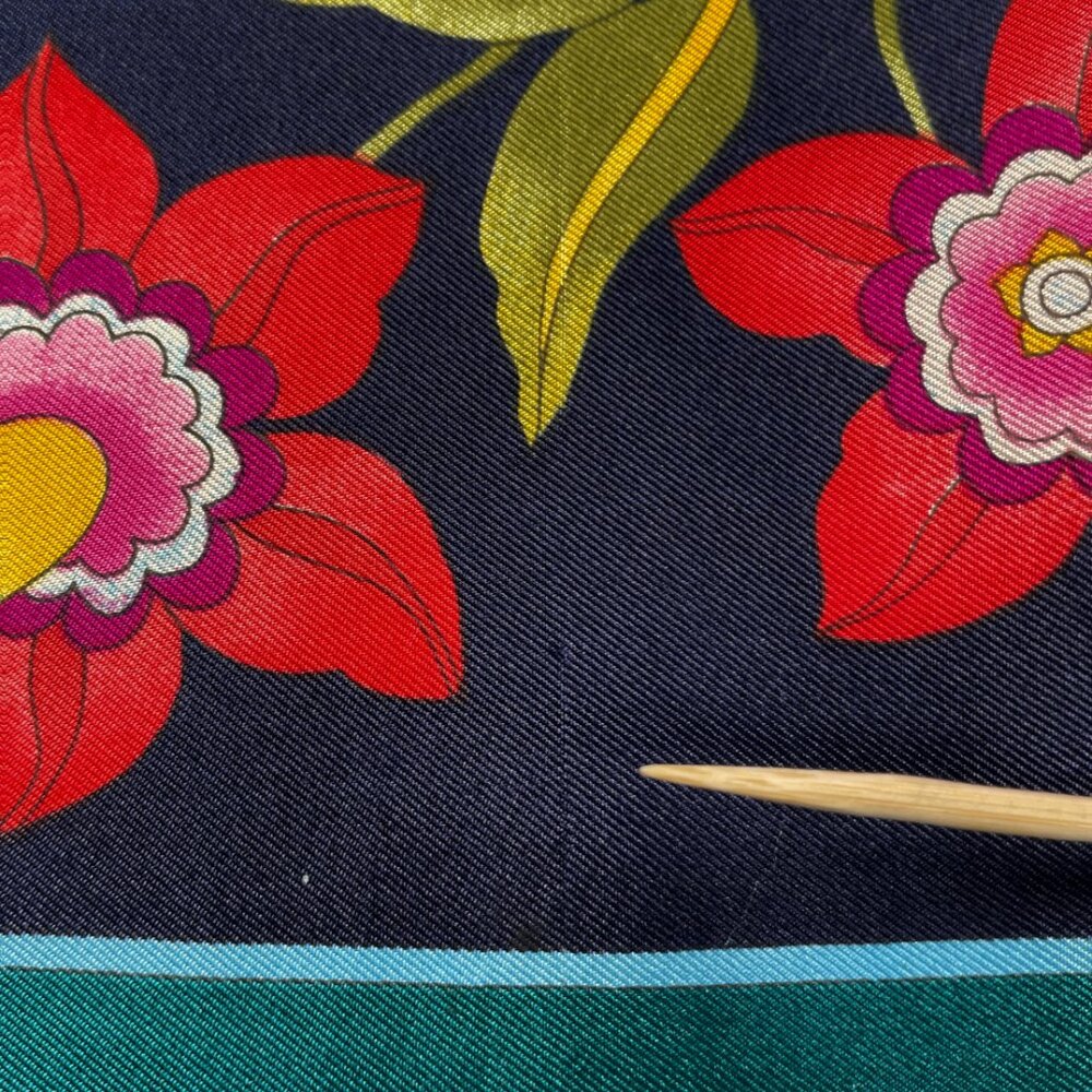 Gucci Vintage Silk Scarf 34” Floral Butterfly Baroque Green Multicolor - Picture 11 of 12